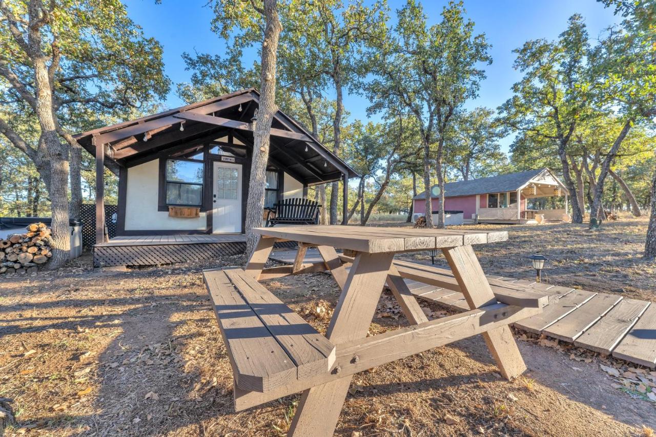 Vitner Cottage: Hot tub-Pet friendly-10-Mins to Downtown! - B&B Fredericksburg