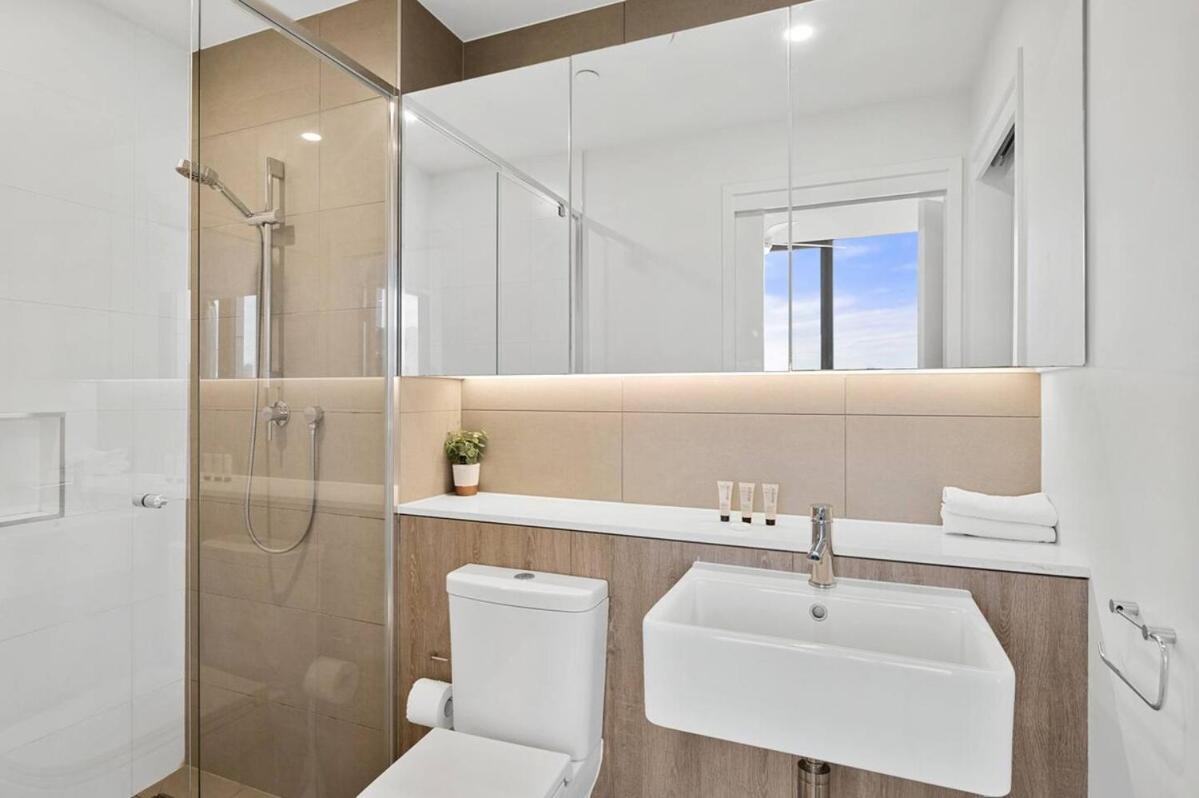 Stunning City & River Views Rooftop Pool Gym - B&B Brisbane