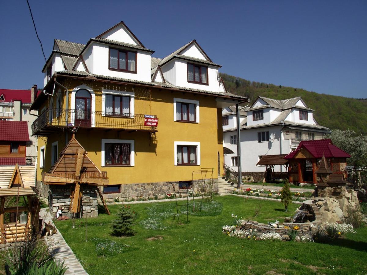 B&B Yaremche - Guest House U Myrona - Bed and Breakfast Yaremche