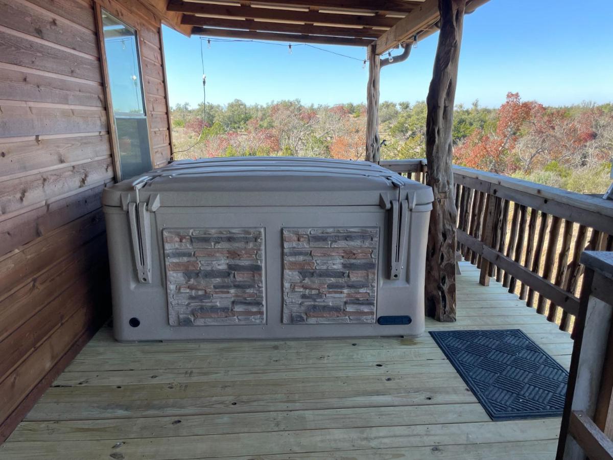 RockyRidge Cabin-Hill Country Views-20 min to Fred - B&B