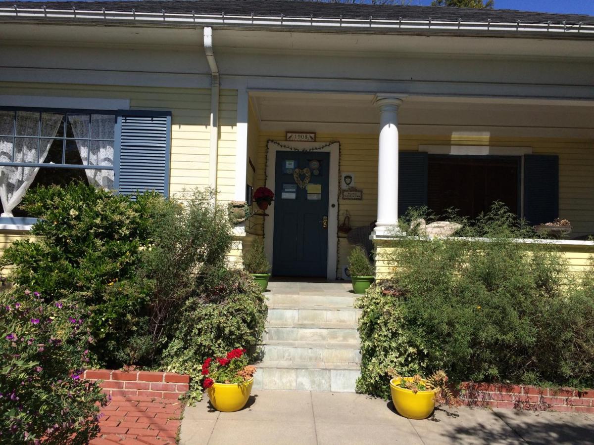 Secret Garden Inn & Cottages - B&B