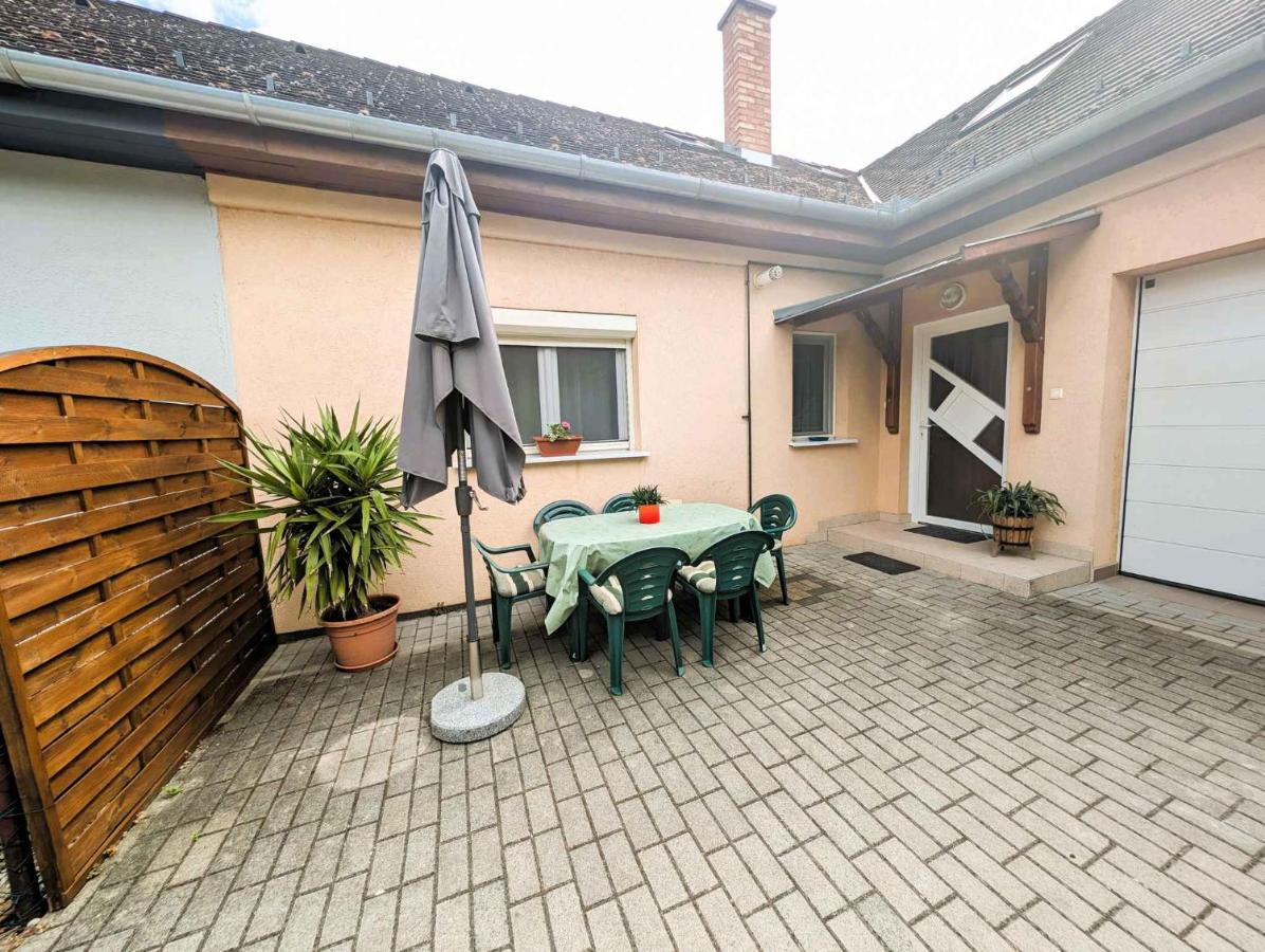 Apartment in Zamardi - Balaton 40474 - B&B