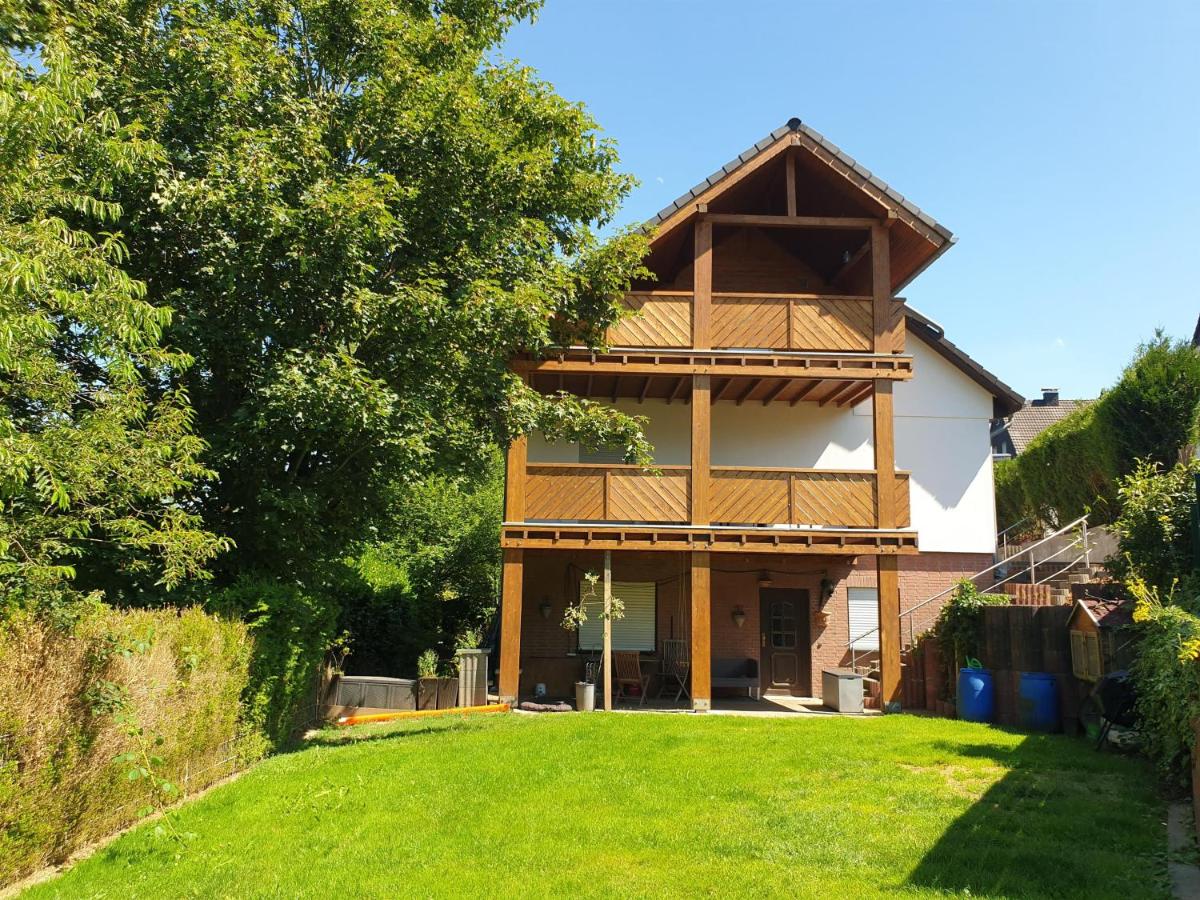 Ferienwohnung Glühwürmchen - Bed and Breakfast Engelskirchen