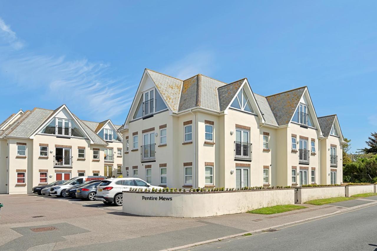 Pentire Point - Coastal Penthouse, Beaches, River & Restaurants All Within Short Walk - B&B