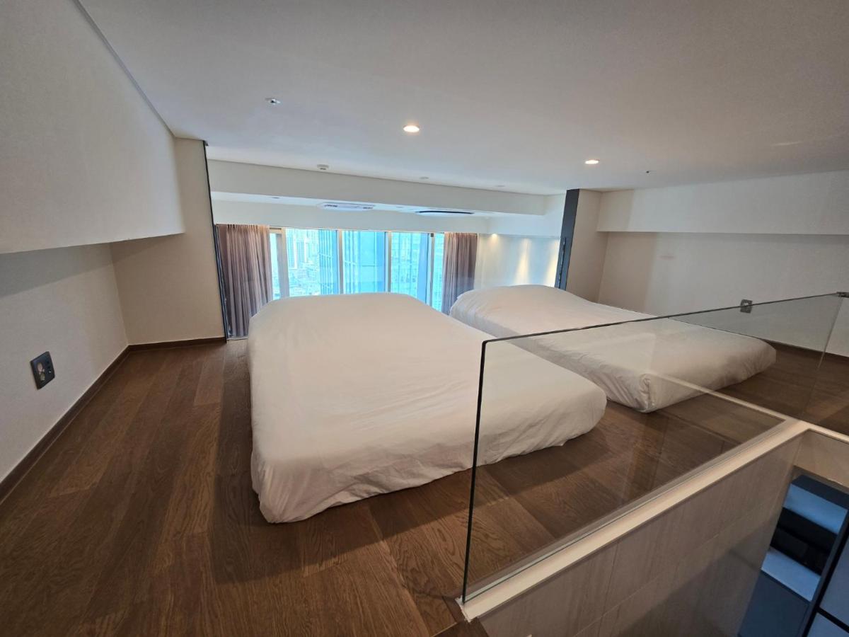 One-bedroom Loft Apartment