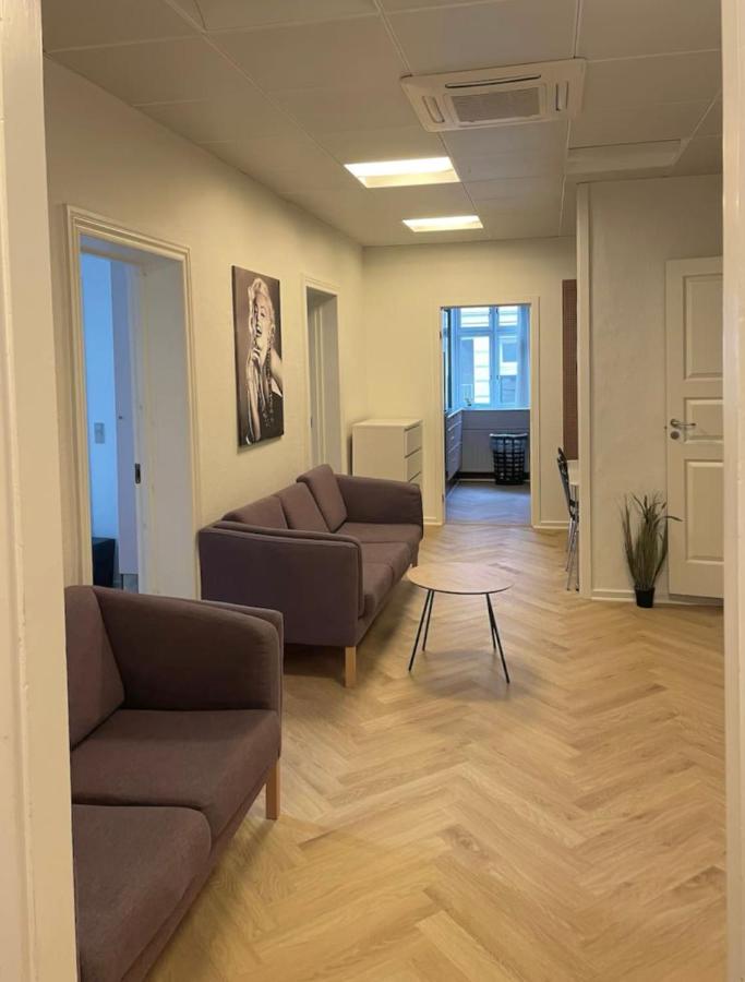7-bedroom apartment with 2x private parking - B&B