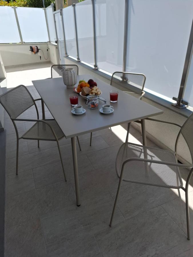 Nuovissimo Appartamento - grande terrazza - ground floor 2 - Ferienwohnung Pietra Ligure