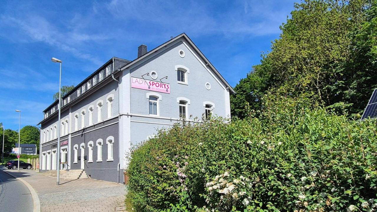 Tropengeflüster Penthouse in Hof, Whirlpool, Balkon, Webergrill, Digital Checkin, Parkplatz, Wlan330Mbit - Bed and Breakfast Hof