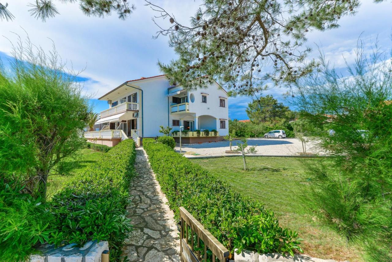 Beachfront apartments Liveric - Ferienwohnung Vir