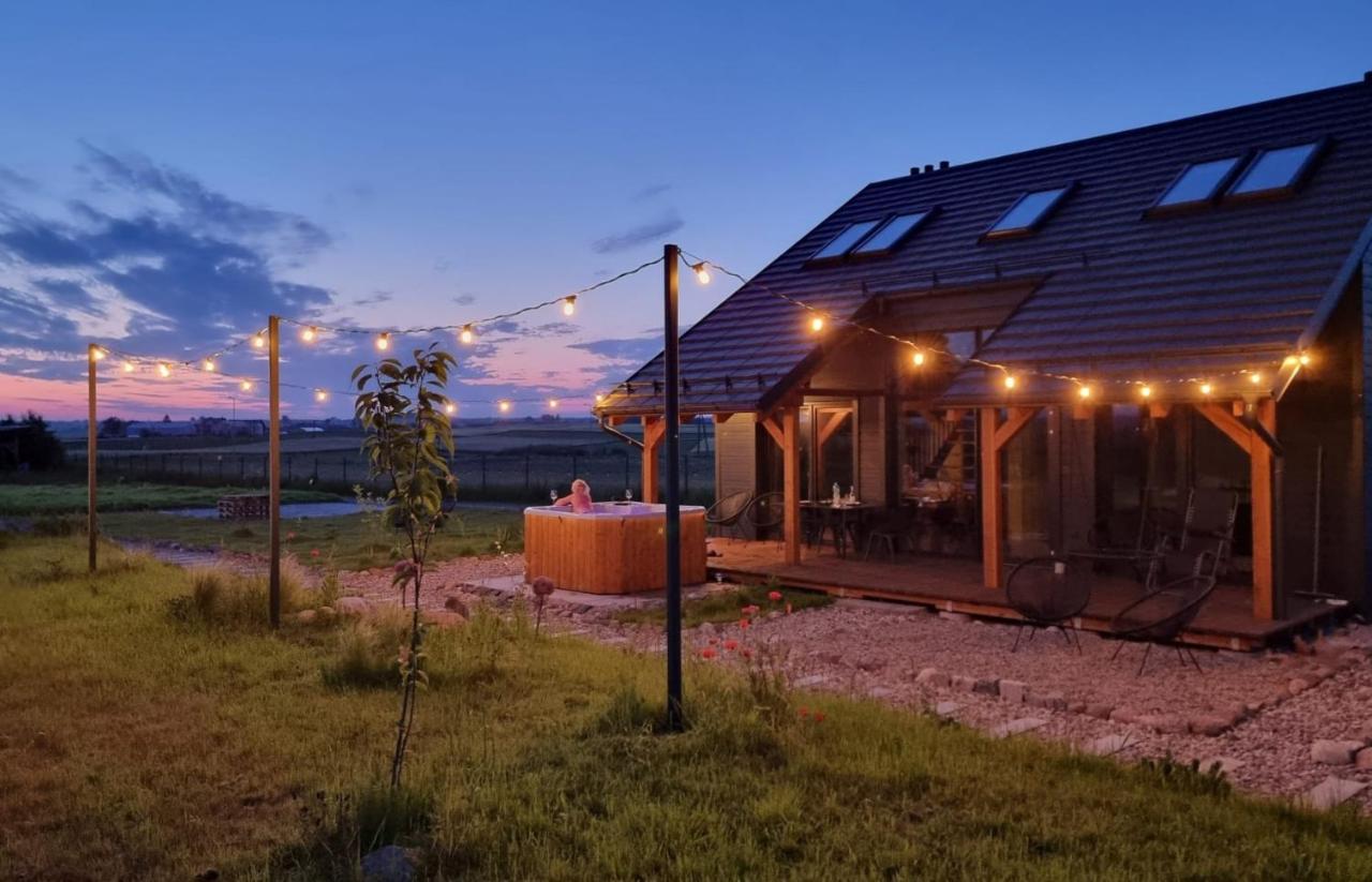 Osada Miłojeż - całoroczne Domy Premium w Borach Tucholskich, Jacuzzi pod gwiazdami - B&B