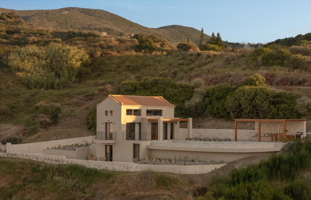 Sundara Estate, Exclusive Seaview Villa with Grand Pool & Direct Beach Access - B&B