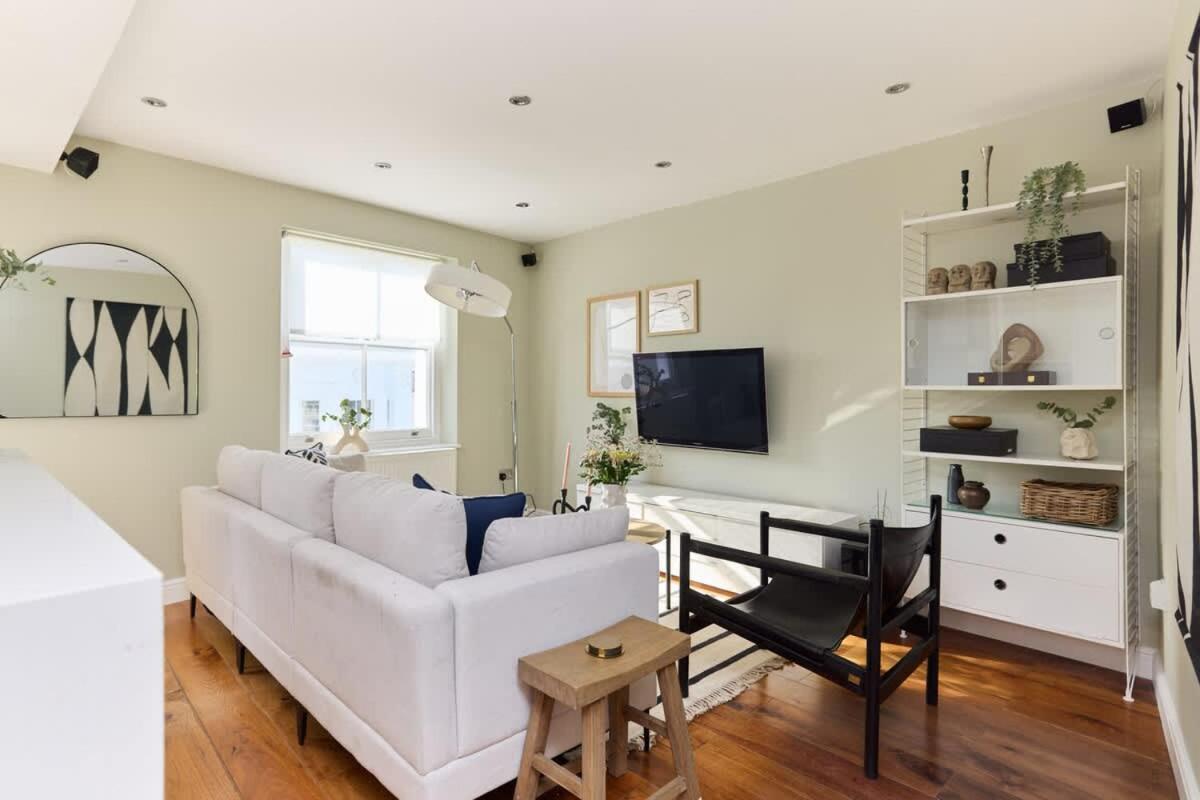 The Notting Hill Hideout - 2BDR Apartment - Bed and Breakfast Londen