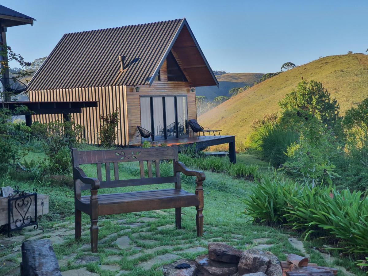 Chalé Canário com Lareira, Hidromassagem Acima das Nuvens - B&B