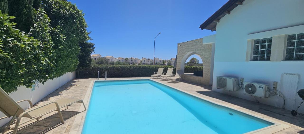 Agia Thekla bungalow with pool - B&B