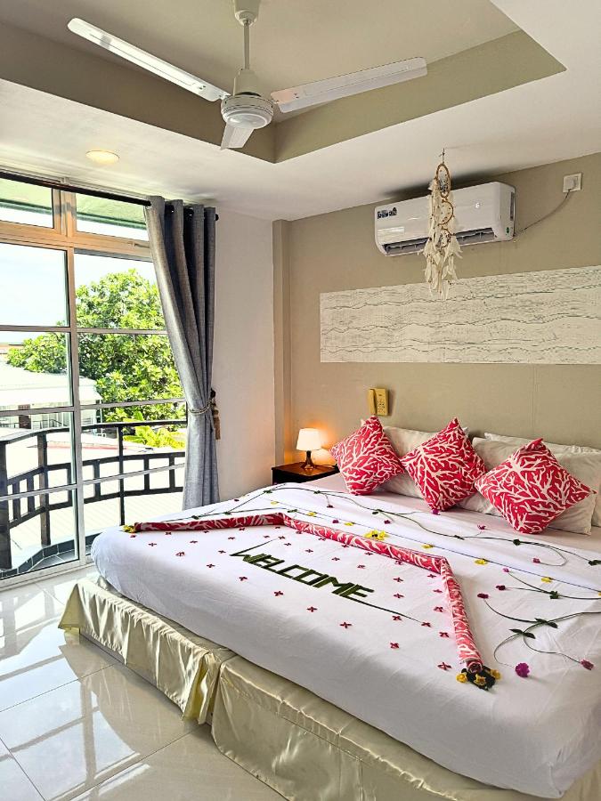 Deluxe Double Room with Balcony and Sea View
