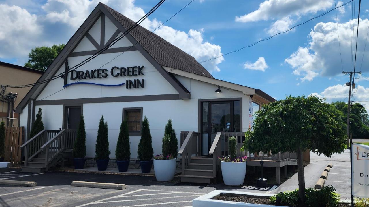 Drakes Creek Inn - formerly The Relax Inn - Chambres d’hôtes Hendersonville