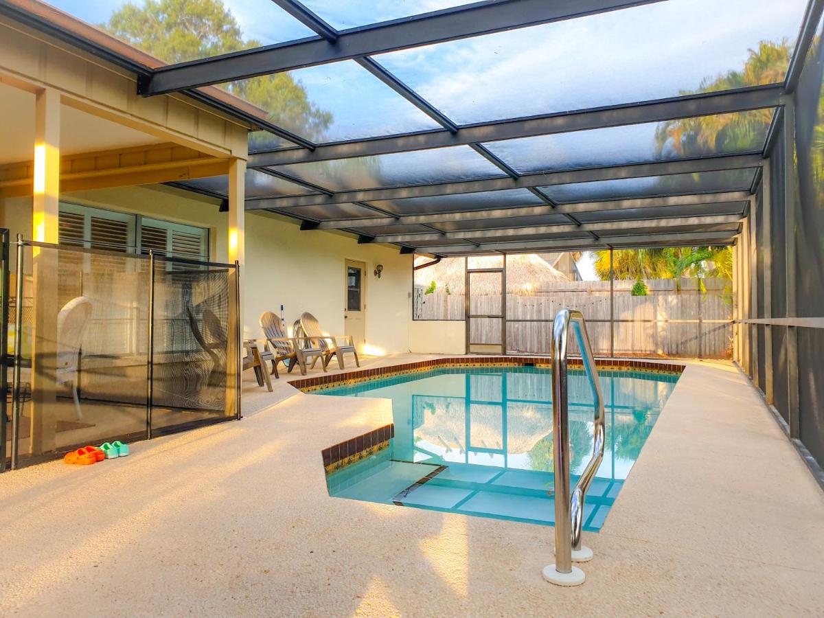 Comfortable home, heated salt-cell pool, 10 min to beach - B&B Sarasota