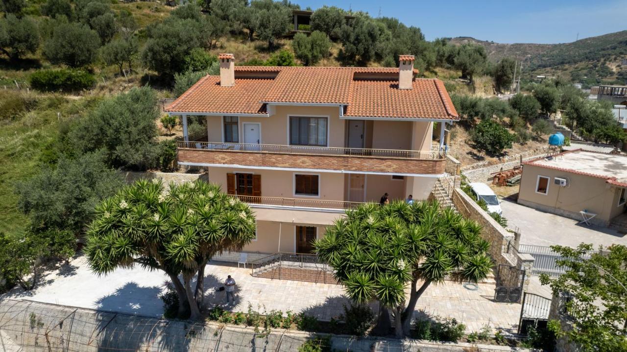 Villa Yucca - Bed and Breakfast Vlorë