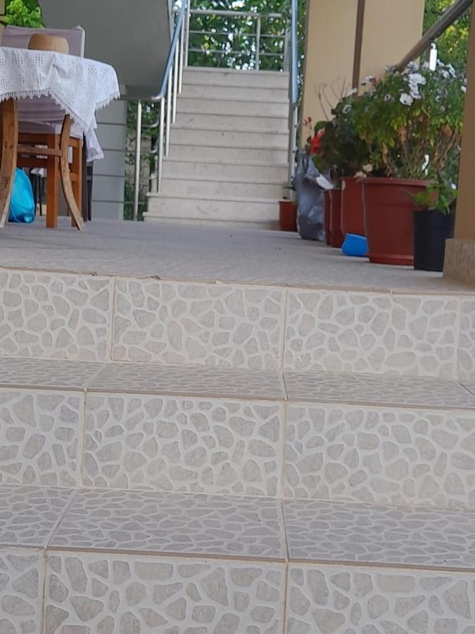 Vila Dervish ÇELA - MOKER - B&B Pogradec