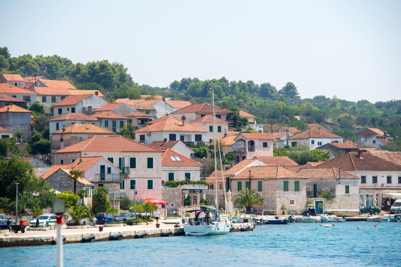 Kuća 100m od mora - Drvenik Veli - B&B Veliki Drvenik