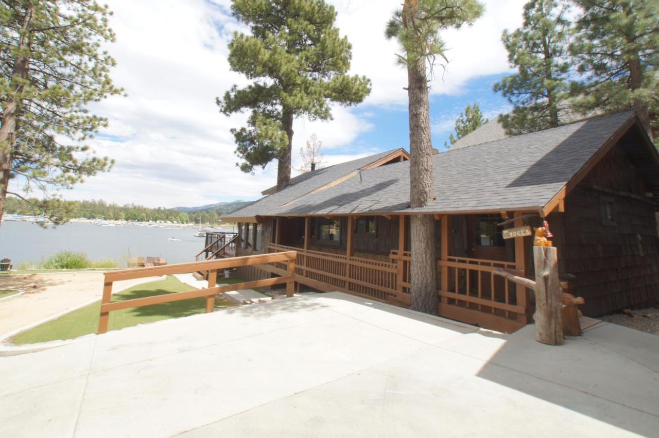 The Voges' Lake House - Amazing lake front house with a beautiful view and game room! - B&B
