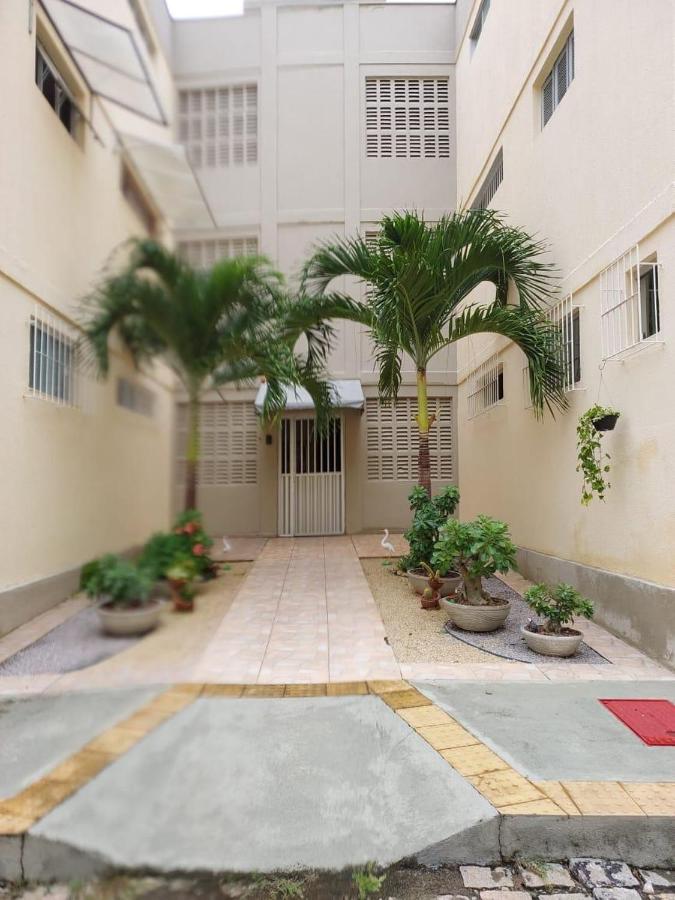 Apartamento em Capim Macio com 03 quatros e cinco camas perto da praia - B&B