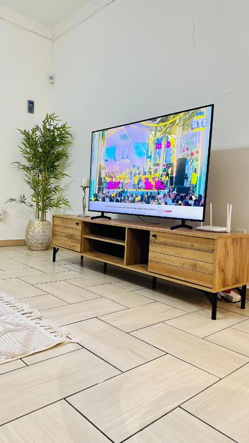 Exquisite Home & Living - Ferienwohnung Matsapha
