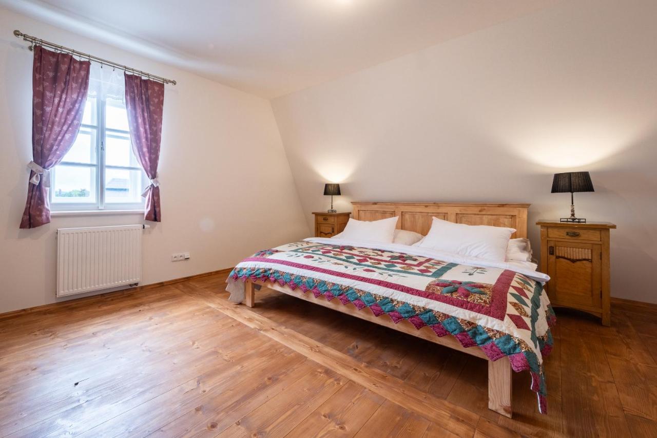 Penzion Renesance - B&B Chřibská