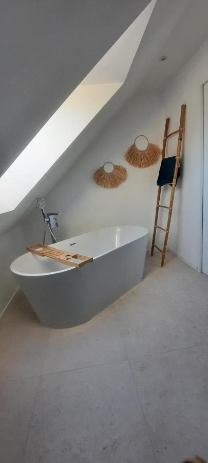 Camera Matrimoniale con Vista Piscina