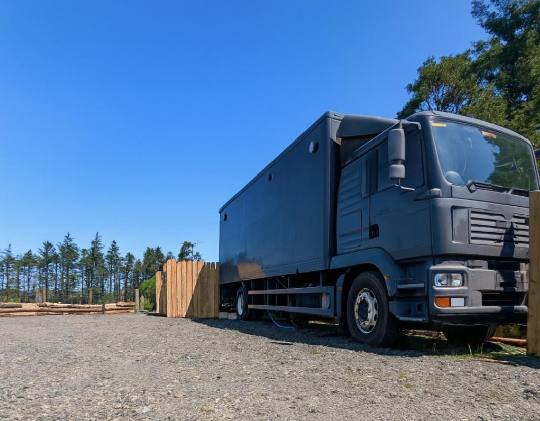 The Truck With Private Hot Tub - Forest View - Ferienwohnung Ballynameen