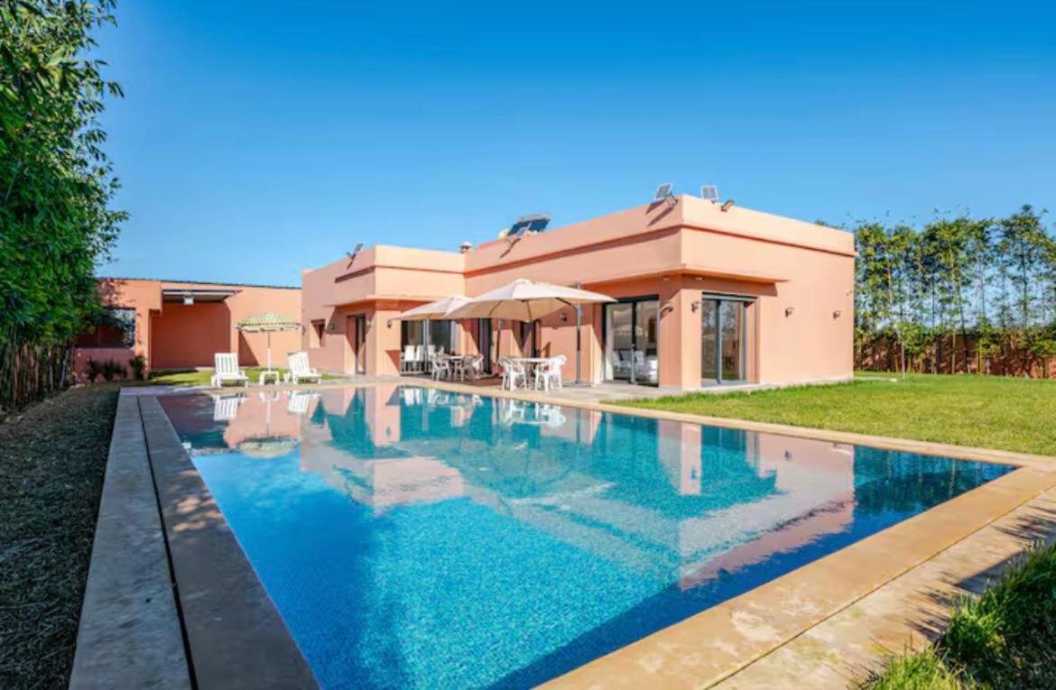 Villa piscine jardin - B&B Salé