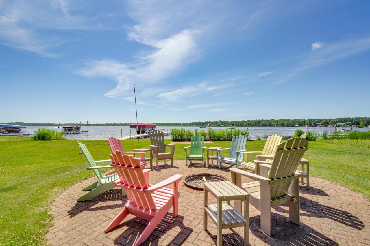 Large Home on Lake Edward with Deck and Fire Pit! - Chambres d’hôtes Nisswa