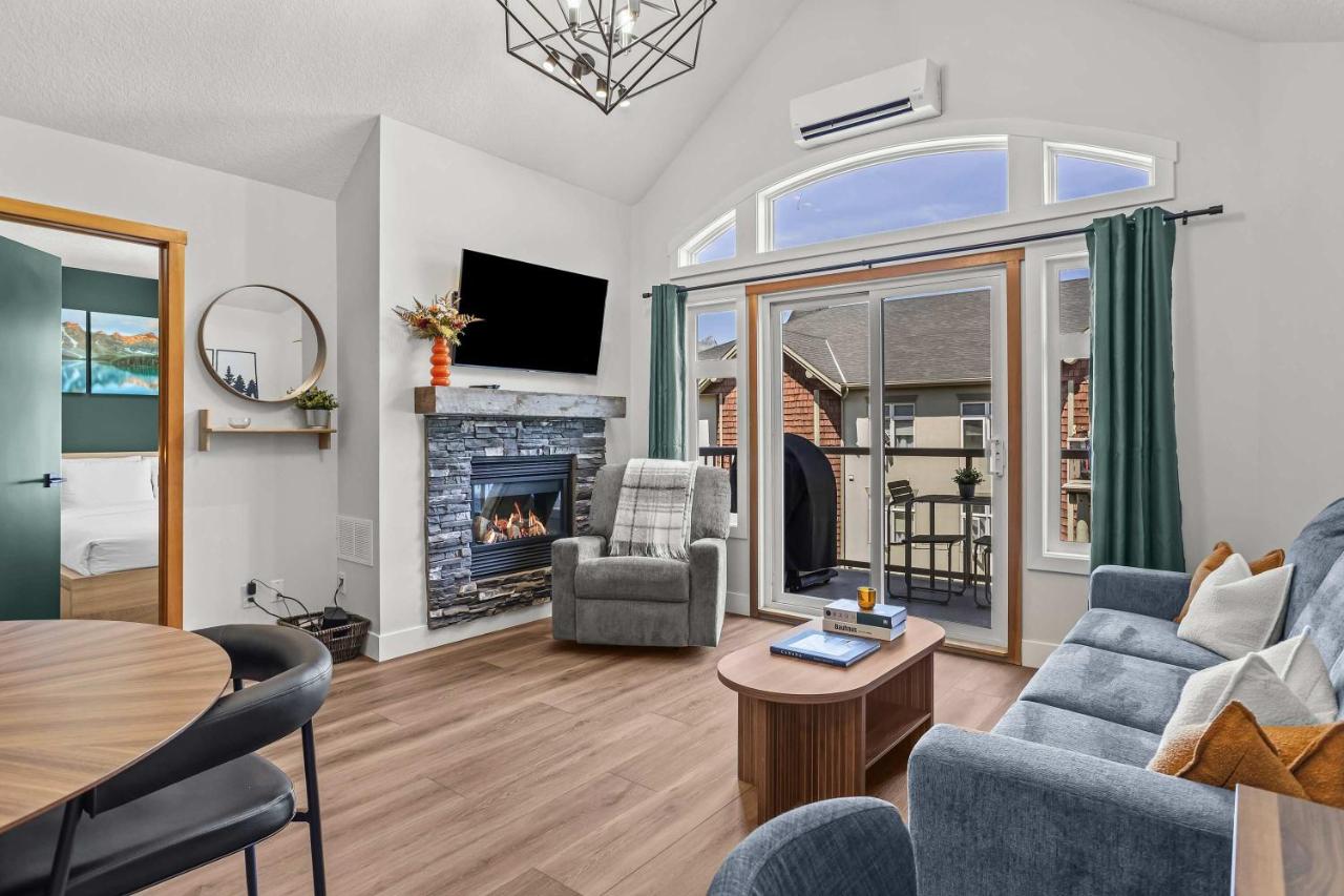 Mountain Views Balcony and Free Parking - B&B Canmore