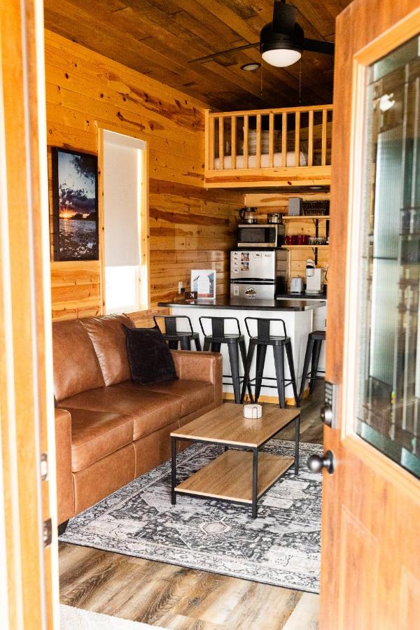 Glendive Cabin Retreat 1 mile from Makoshika Park - B&B Glendive