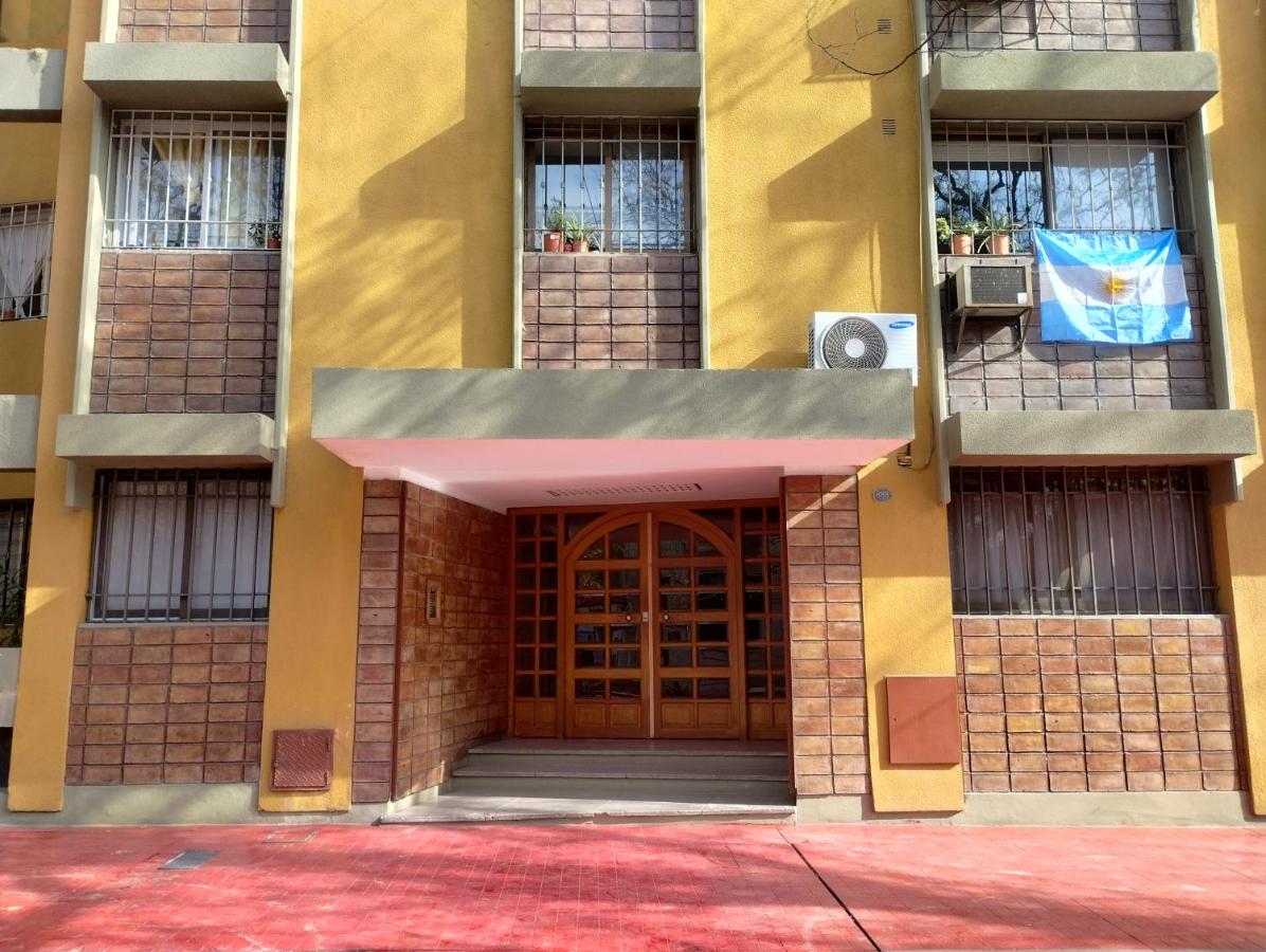Luminoso y moderno departamento con cochera en la Ciudad de Mendoza - B&B