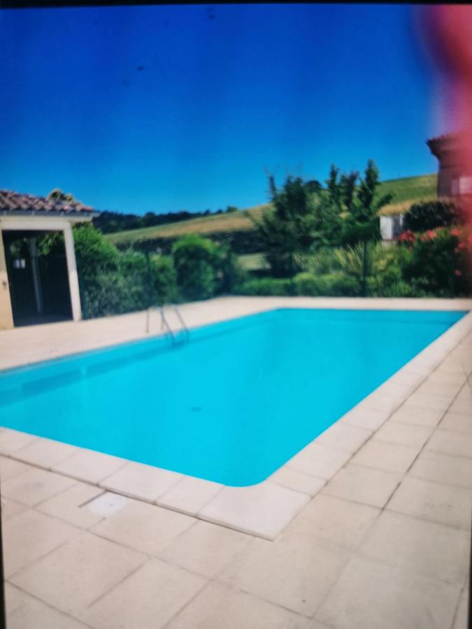 carré de détente JACUZZI JARDIN PISCINE T3 PARKING - B&B