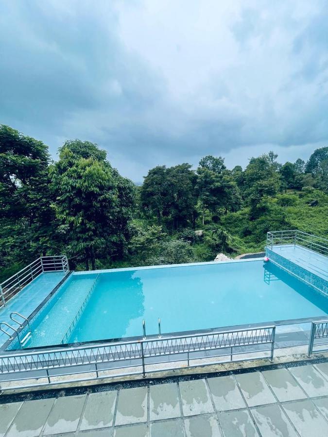 Elegant Mountain Resort - B&B Kalpatta