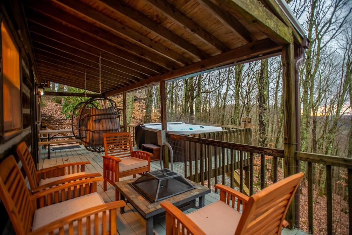Cabin near Asheville, Hatley Pt, hot tub, views - B&B