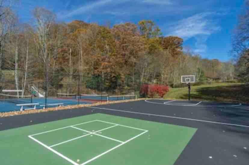Cabin near Asheville, Hatley Pt, hot tub, views - Chambres d’hôtes Mars Hill