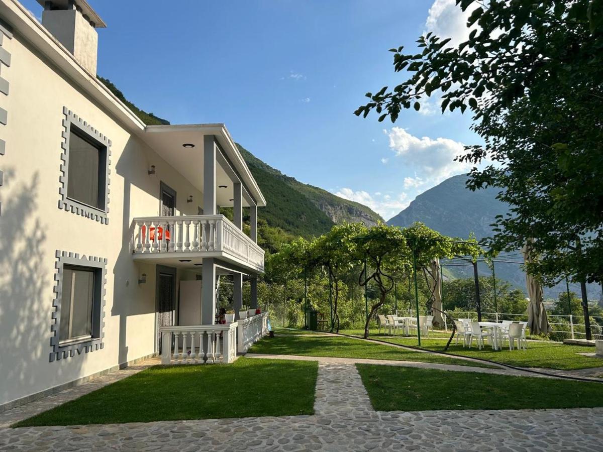Bujtina Lecaj - B&B