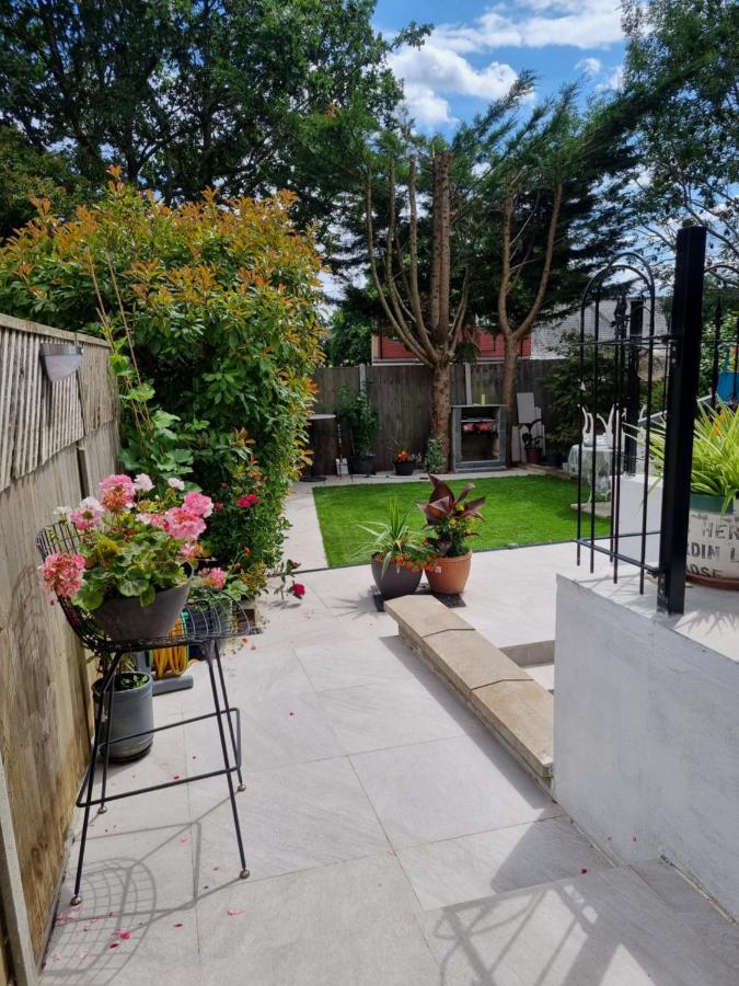 Modern self contain studio Own Private Access - Bed and Breakfast Finchley