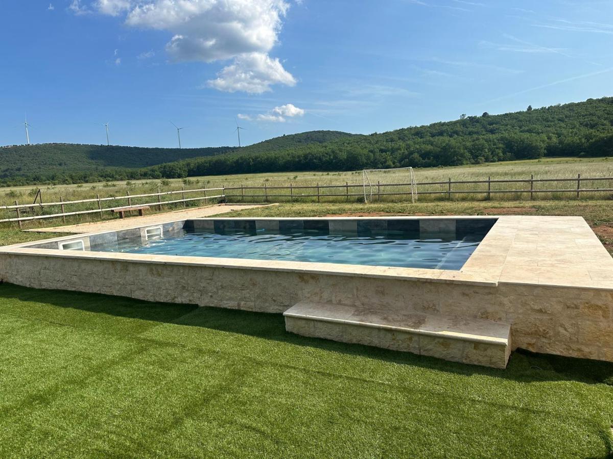 Les Bellangers 1 - Piscine et Jacuzzi - B&B