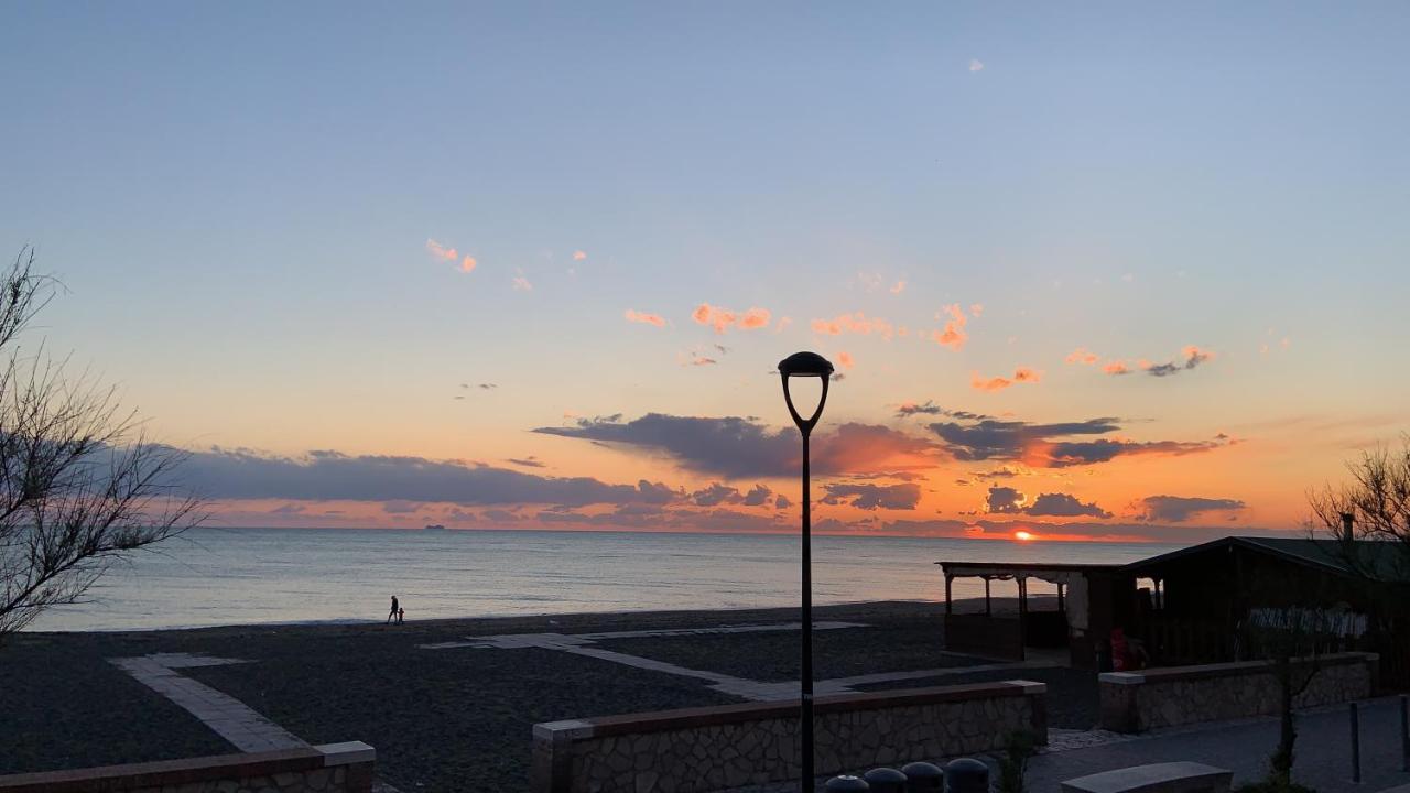 Casa Giada fronte mare a due passi da Roma - B&B