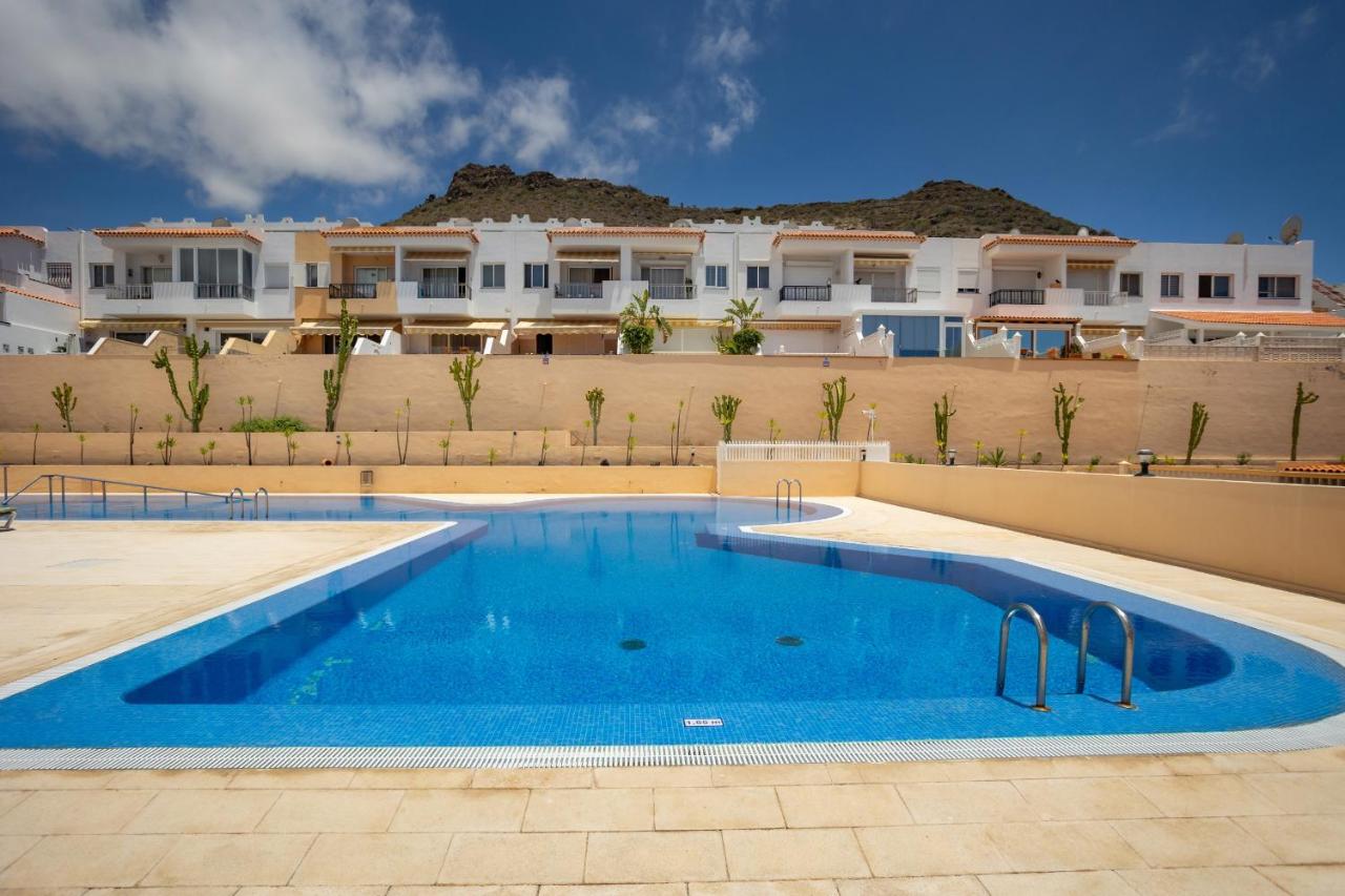FAMILY HOME WITH POOL AND SEA VIEW by LoveTenerife - B&B Adeje