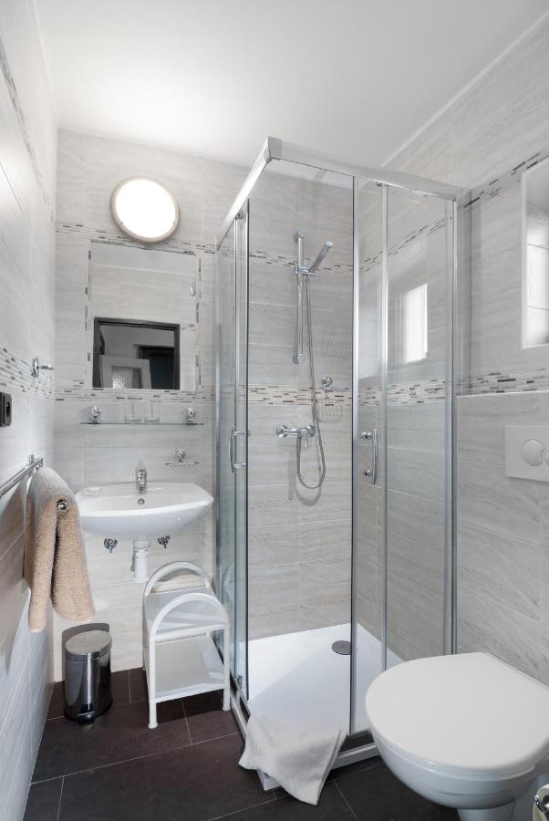 Doppel- oder Zweibettzimmer