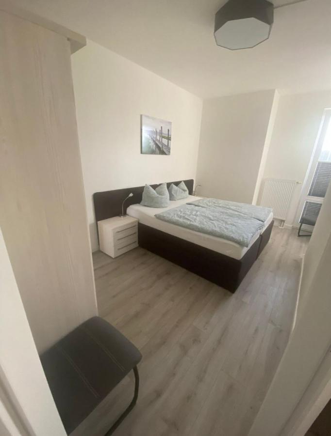 One-Bedroom Apartment with Shower