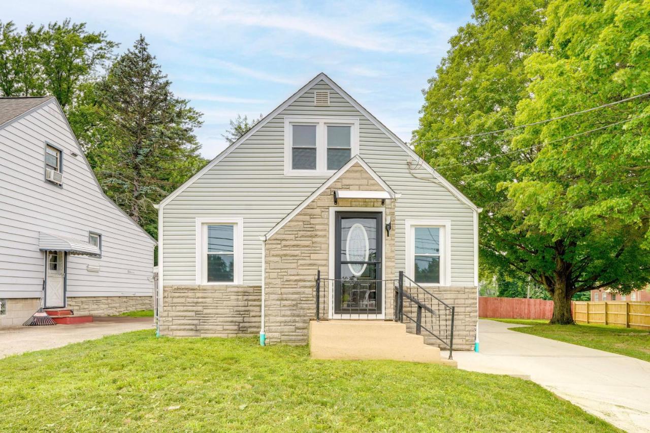 3 Mi to Dtwn Youngstown and YSU Family Home with Yard - B&B Youngstown