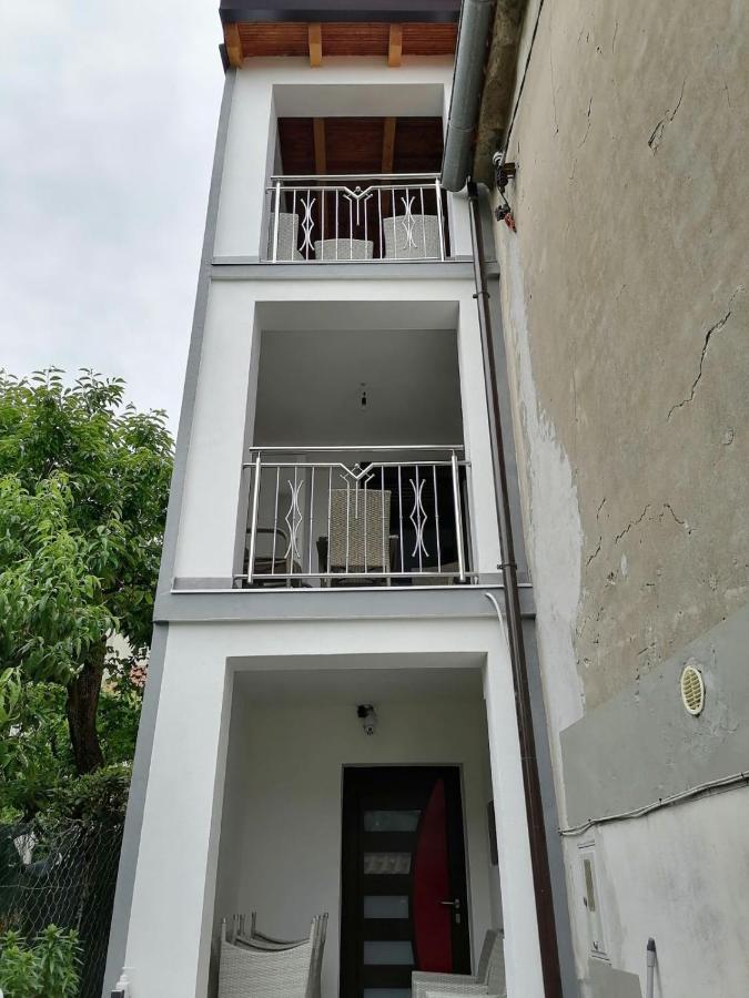 Apartmaji Emina - B&B