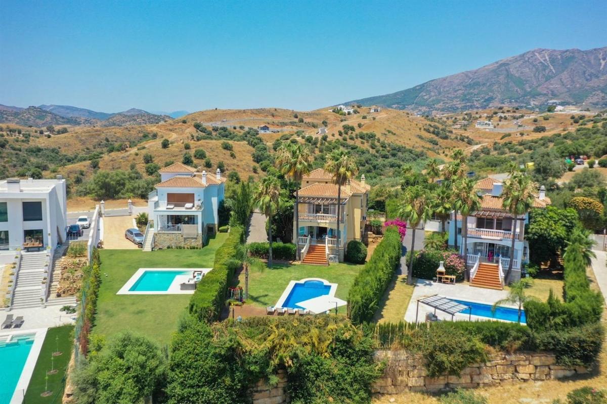 Premium Villa! Heated pool, free bikes, games, BBQ & more! - Bed and Breakfast Santa Fe de los Boliches