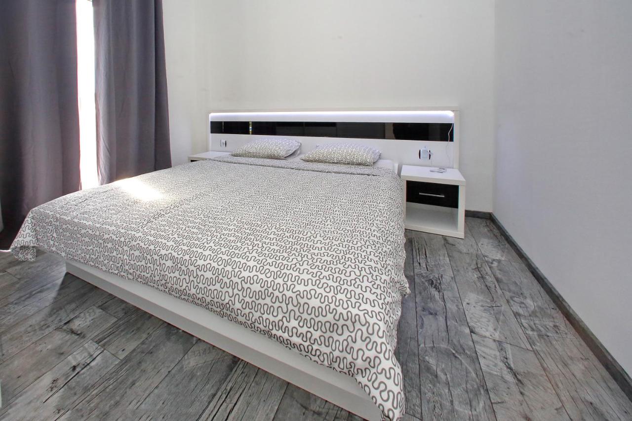 Appartement met Uitzicht op het Zwembad 
